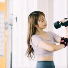 女性